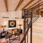 מלון Byblos 5*