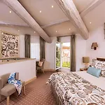 מלון Byblos 5*