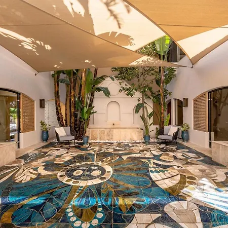 Ξενοδοχείο Byblos 5*